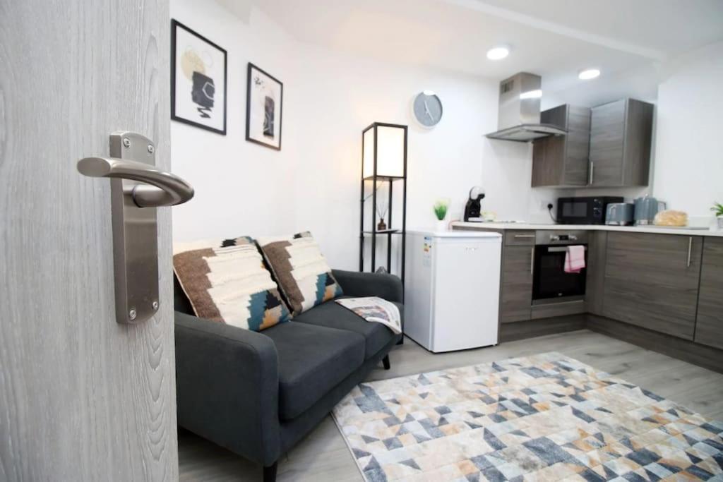 A Stylish - 1 Bedroom Flat Apartment